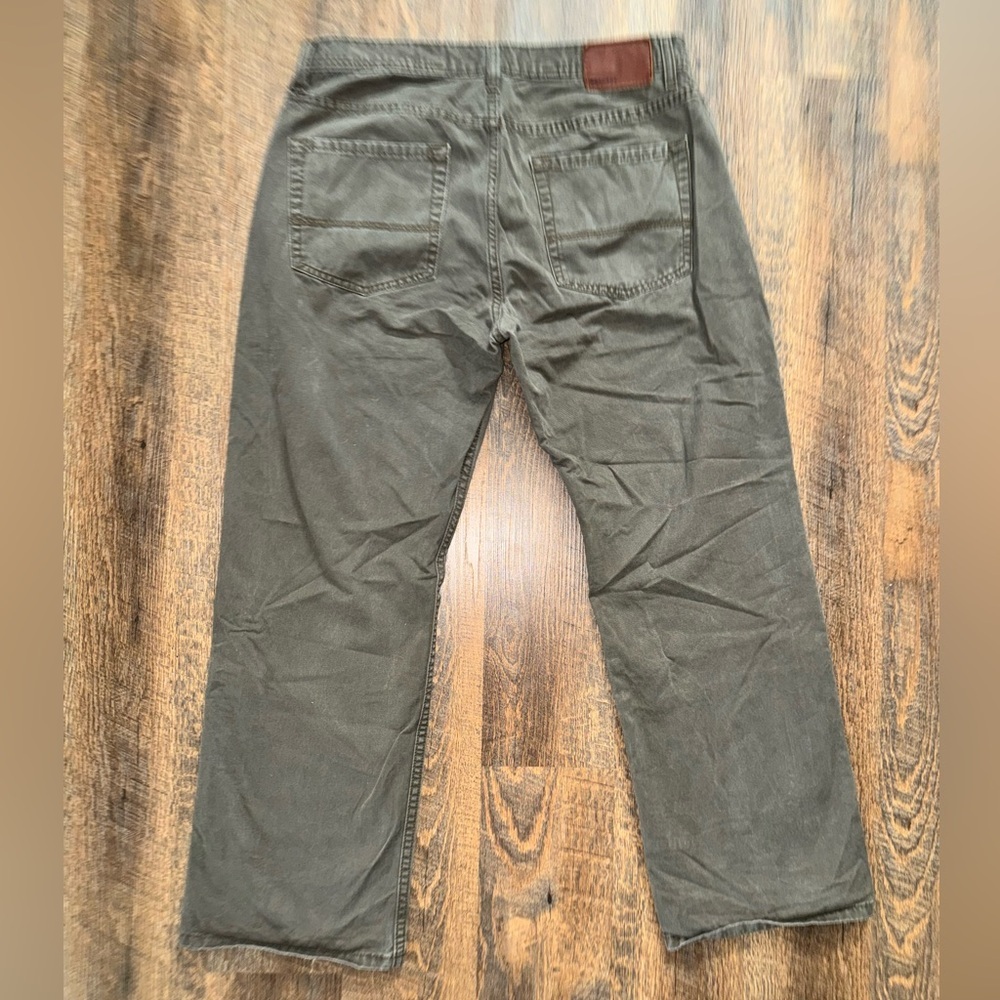 Mens Classic Fit Dockers - Picture 3 of 5